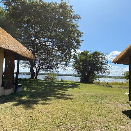 Big 5 Toro Lodge Касане Экстерьер фото