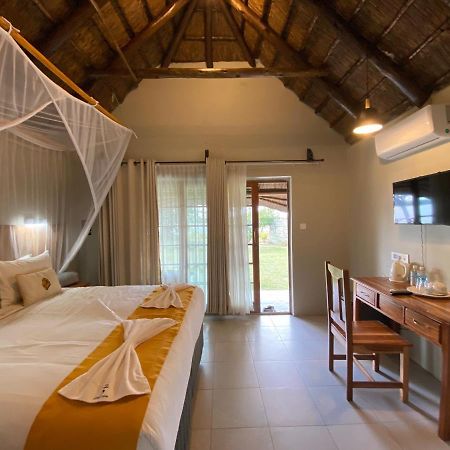 Big 5 Toro Lodge Касане Экстерьер фото