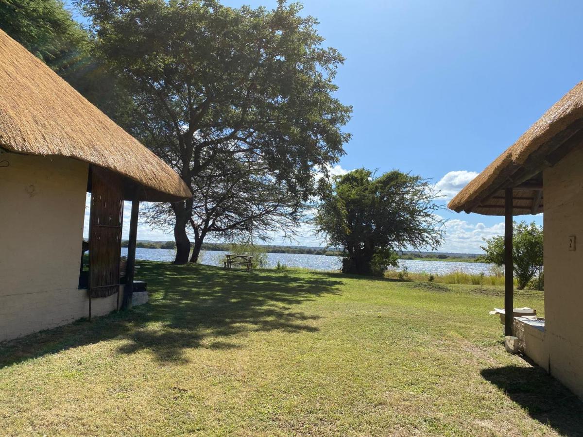 Big 5 Toro Lodge Касане Экстерьер фото