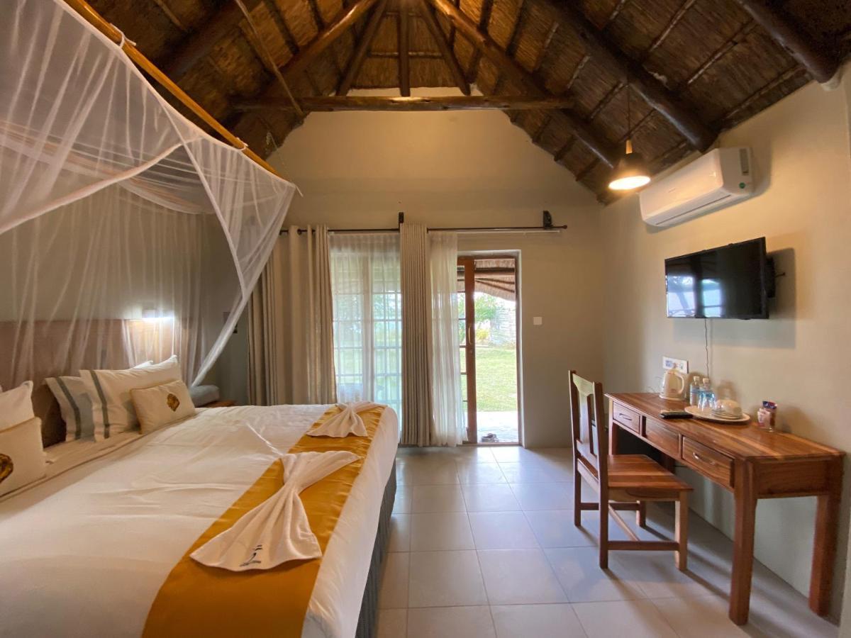 Big 5 Toro Lodge Касане Экстерьер фото