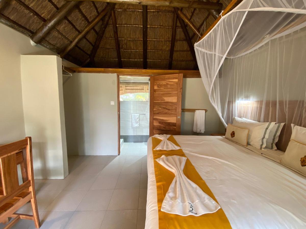 Big 5 Toro Lodge Касане Экстерьер фото