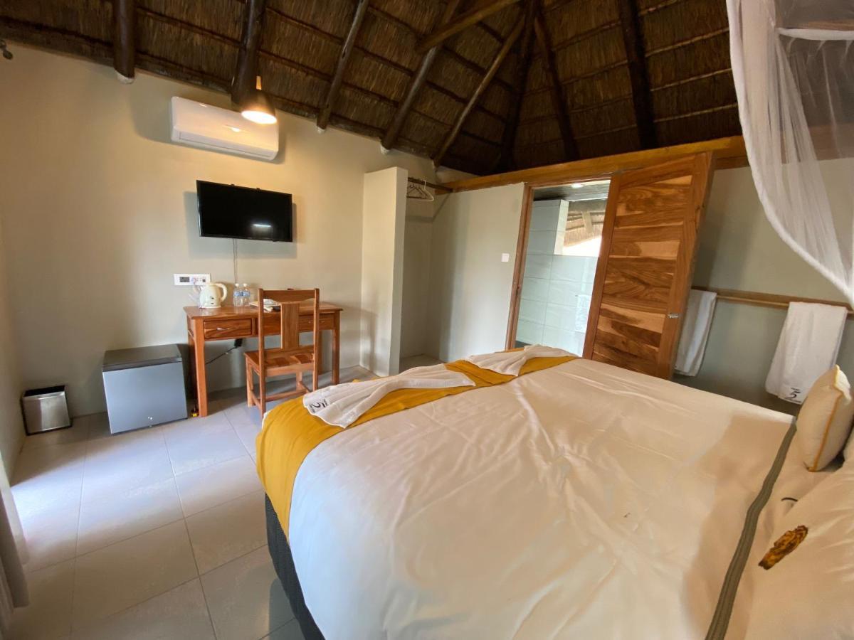 Big 5 Toro Lodge Касане Экстерьер фото