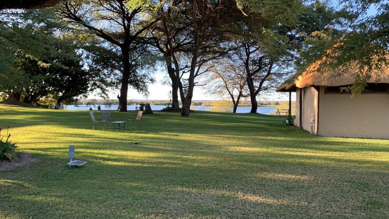 Big 5 Toro Lodge Касане Экстерьер фото