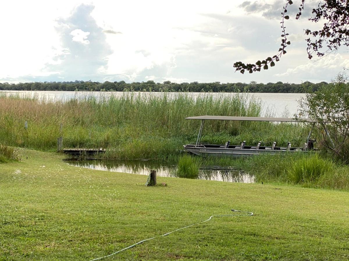 Big 5 Toro Lodge Касане Экстерьер фото
