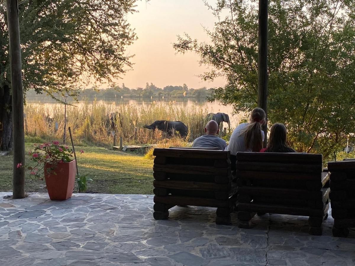 Big 5 Toro Lodge Касане Экстерьер фото