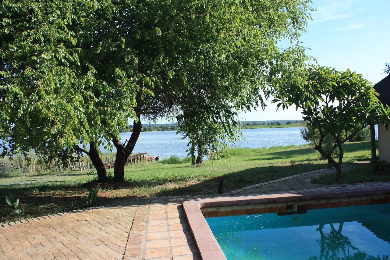 Big 5 Toro Lodge Касане Экстерьер фото